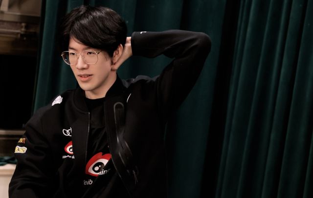 在韩国媒体近日放出的Ruler选手的夺冠采访中，Ruler选手对EDG的下路Leave选手和GEN的下路Peyz选手进行了称赞