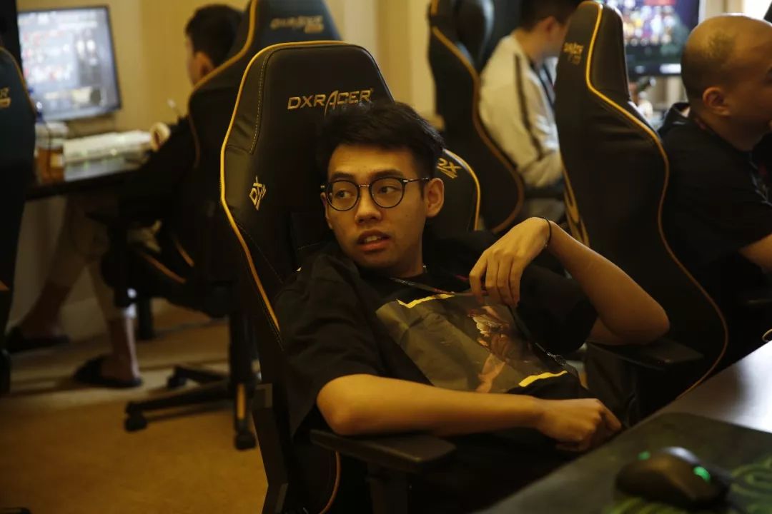 传奇杯赛程公布：小组赛将于11月15日开始， Uzi 带领球队对阵卫冕冠军BL战队