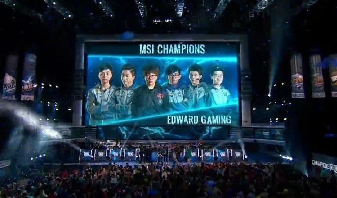 RNG战胜JDG，又是让二追三，管泽元施法YYDS！