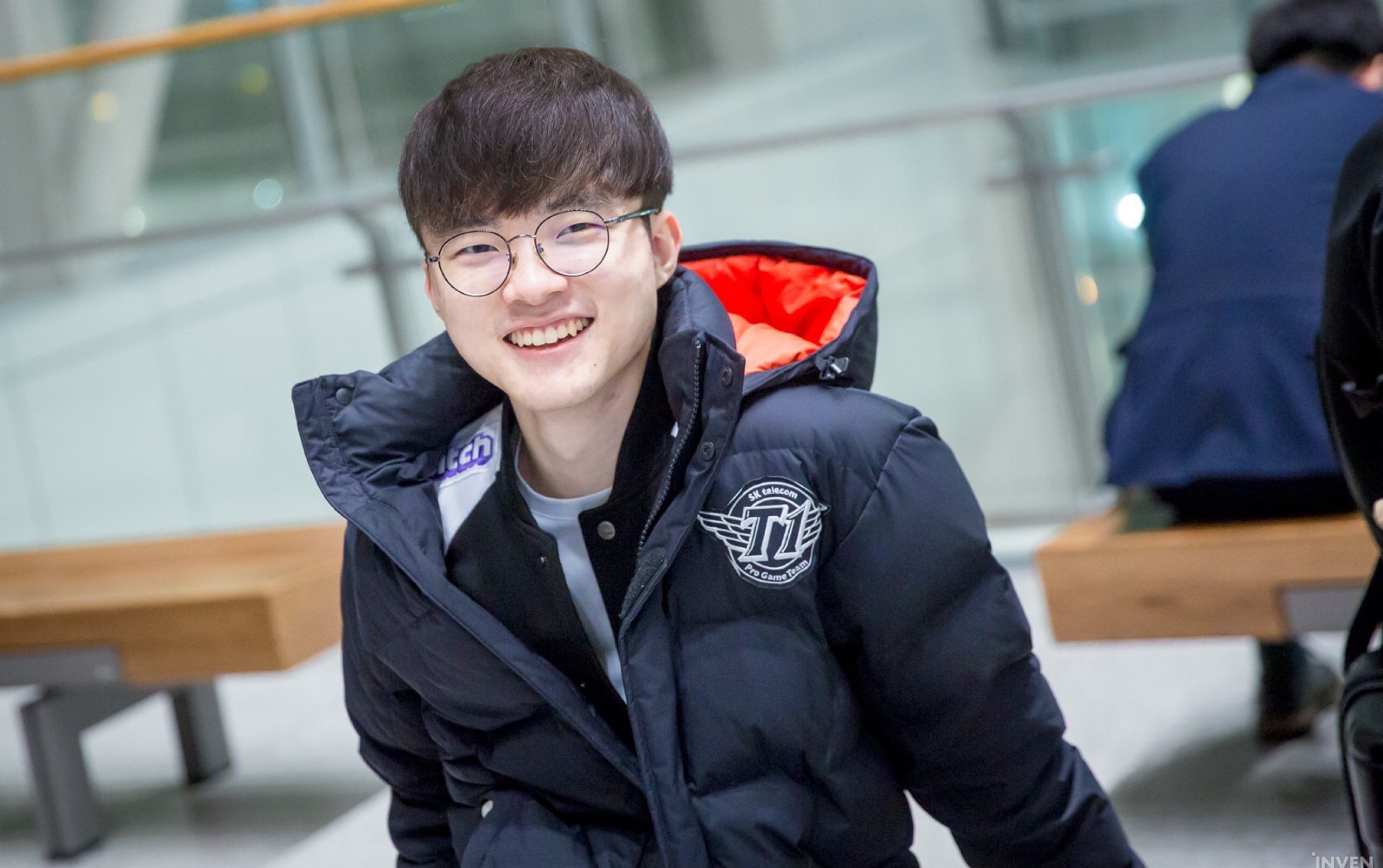 2023英雄联盟职业联赛春季赛总决赛，暨LPL十周年纪念颁奖典礼，即将于4月15日在上海梅赛德斯-奔驰文化中心举行