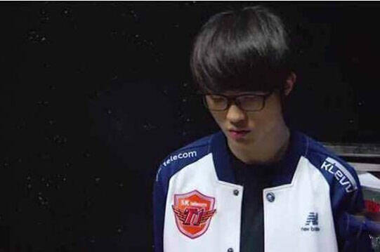 LPL 春季总决赛开幕式：灯光／虚拟现实顶级氛围， bin 登台表演咏春拳